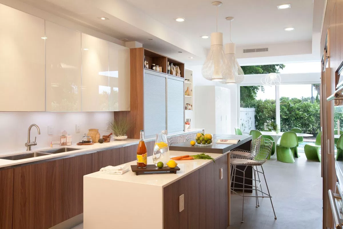 Breakfast-Table-Kitchen-Island-Stylish-Interior-Design-in-Miami-Florida