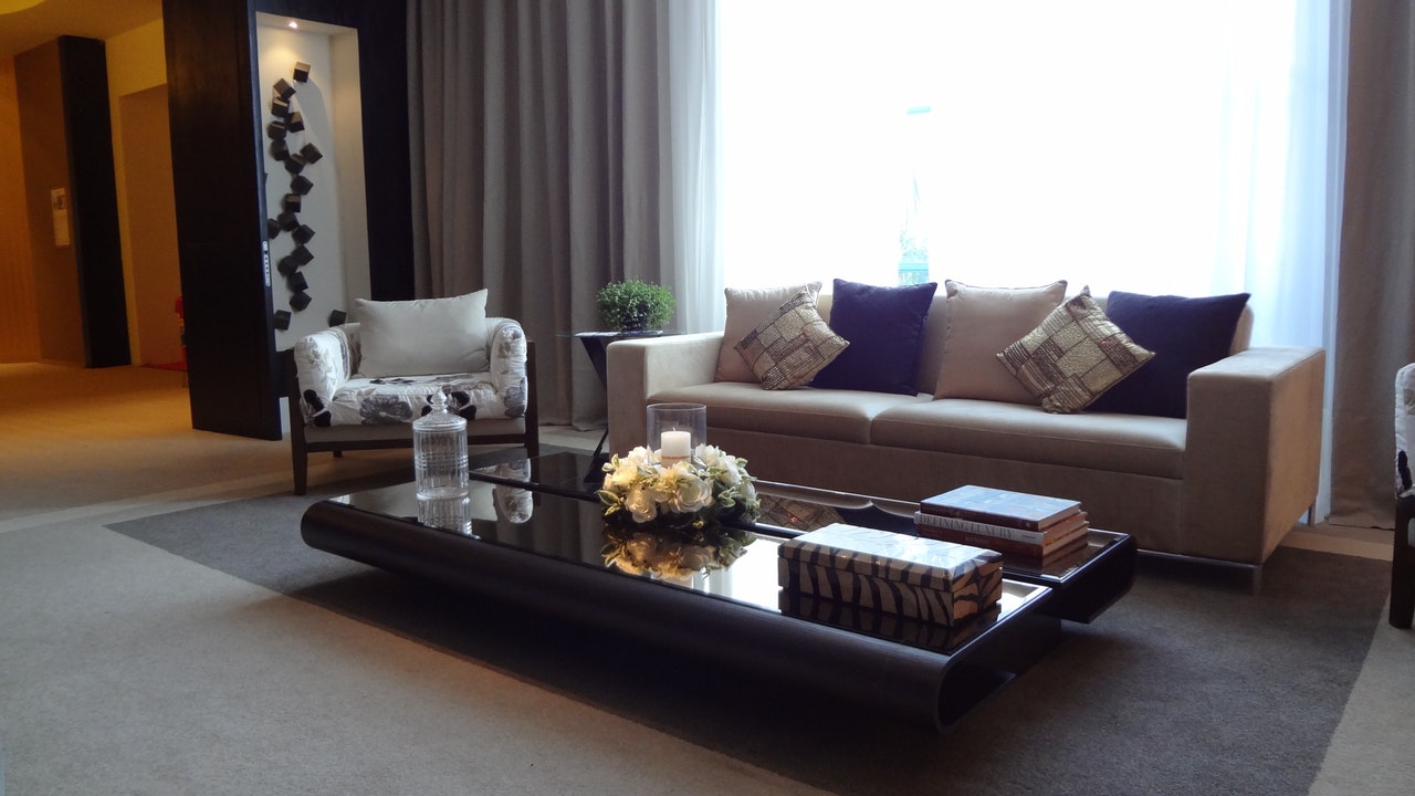 8 Designer Tips For A Stunning Living Room Arrangement